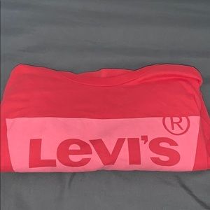 Woman’s Levi’s Short Sleeve Shirt